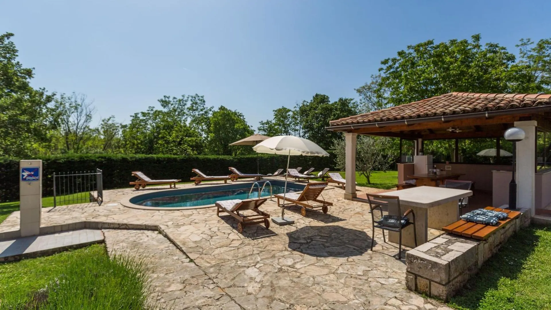 Holiday home Villa Morena Mit Pool, Garten, Umgeben Von Natur Tinjan