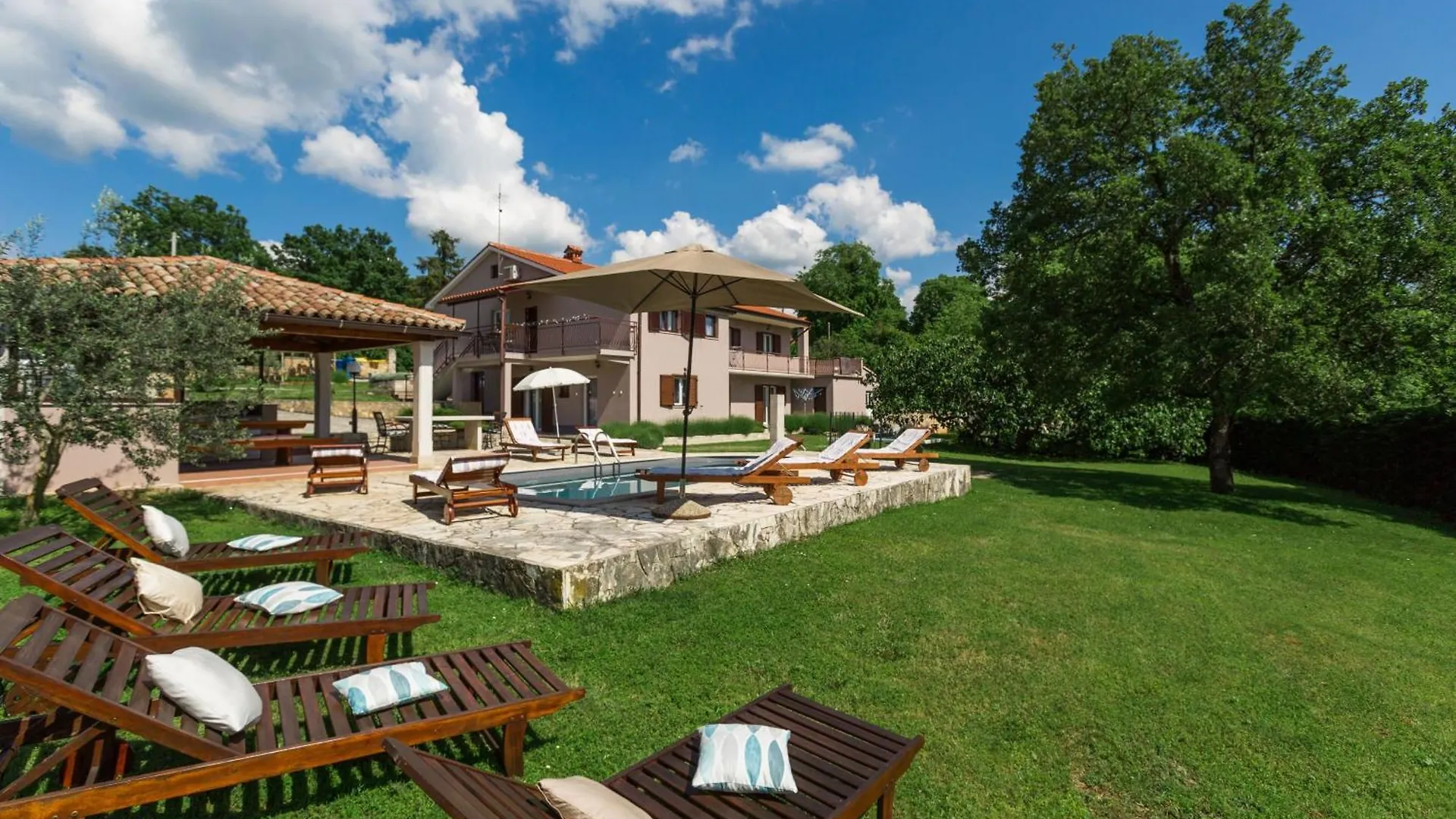 Holiday home Villa Morena Mit Pool, Garten, Umgeben Von Natur Tinjan